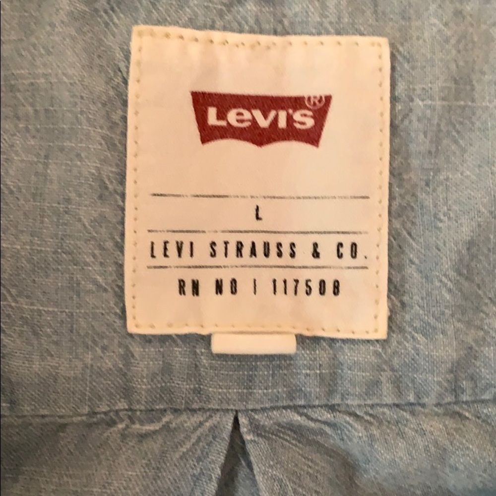 Levi Short Sleeve Button Up (Worn Once!) - Picture 3 of 4